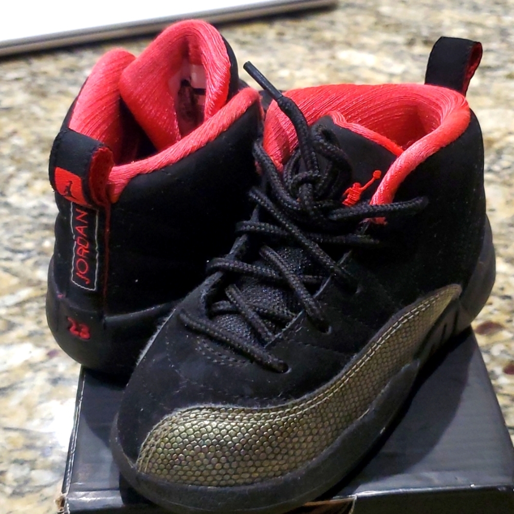 AIR JORDAN 12 RETRO TD 850000-008 BLACK/SIREN RED